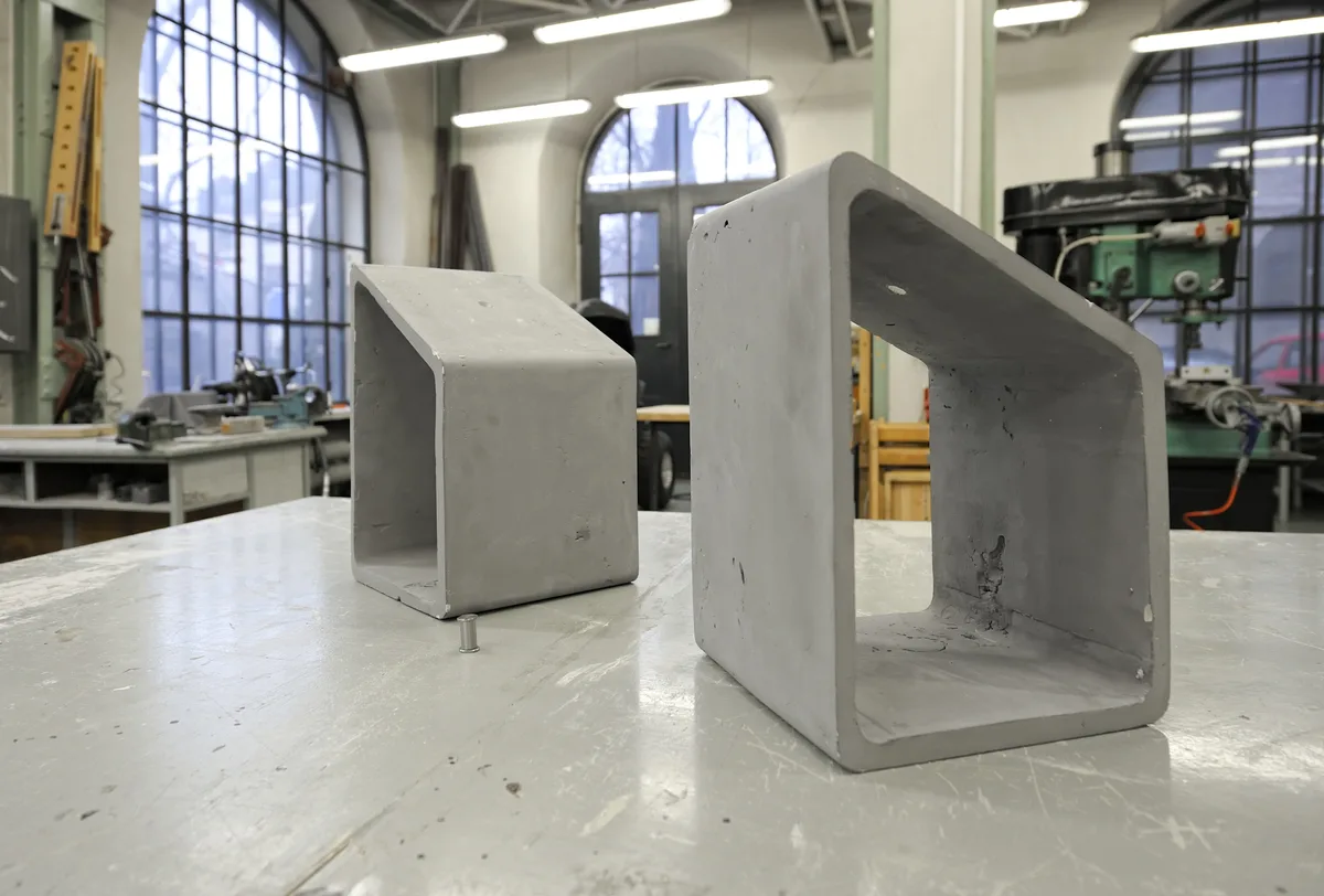 Betonowe formy architektoniczne w hali produkcyjnej ConcreAte