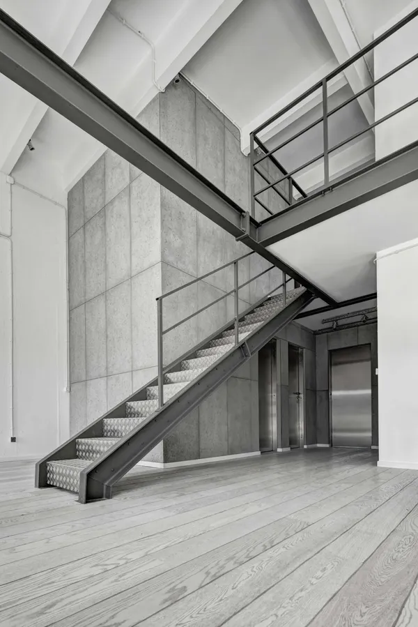 Schody z betonu architektonicznego — pomysły i realizacje