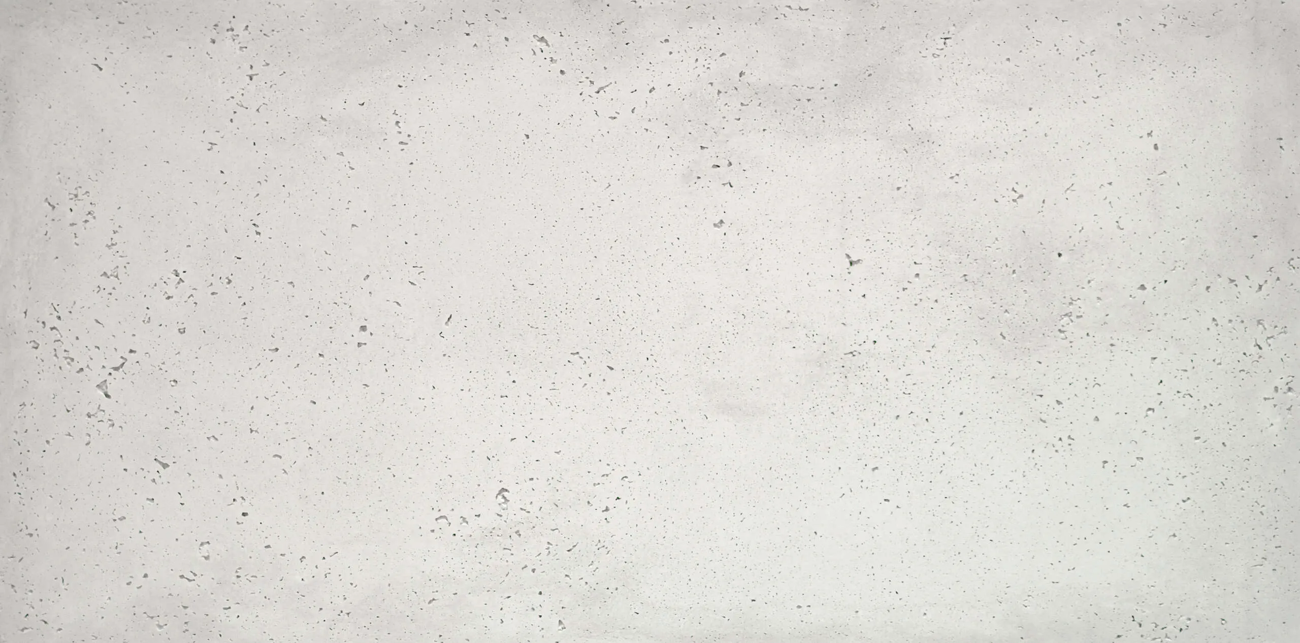 ConcreAte Pure — weißer Architekturbeton für die Wand