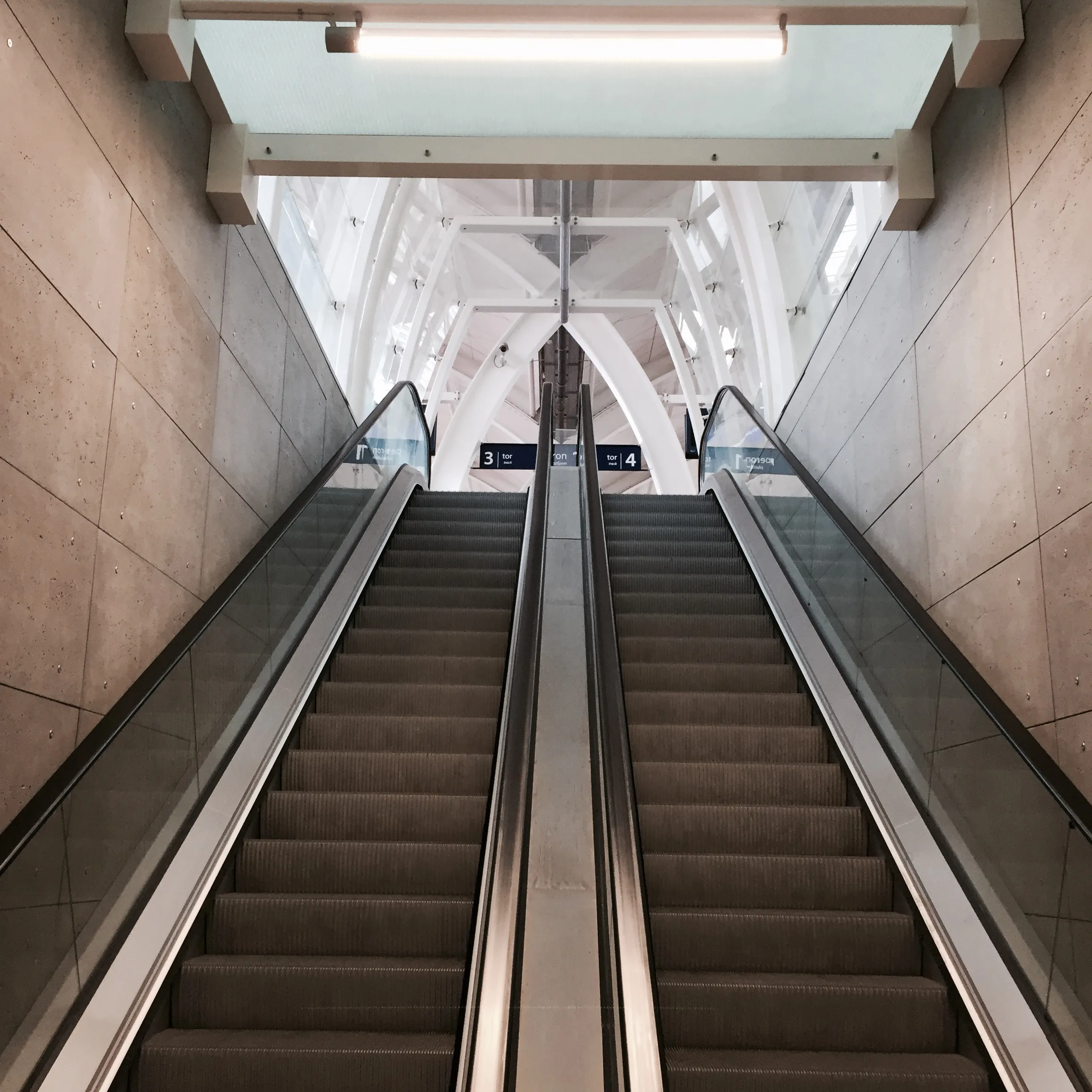 Dworzec PKP / Gliwice — Architekturbeton ConcreAte