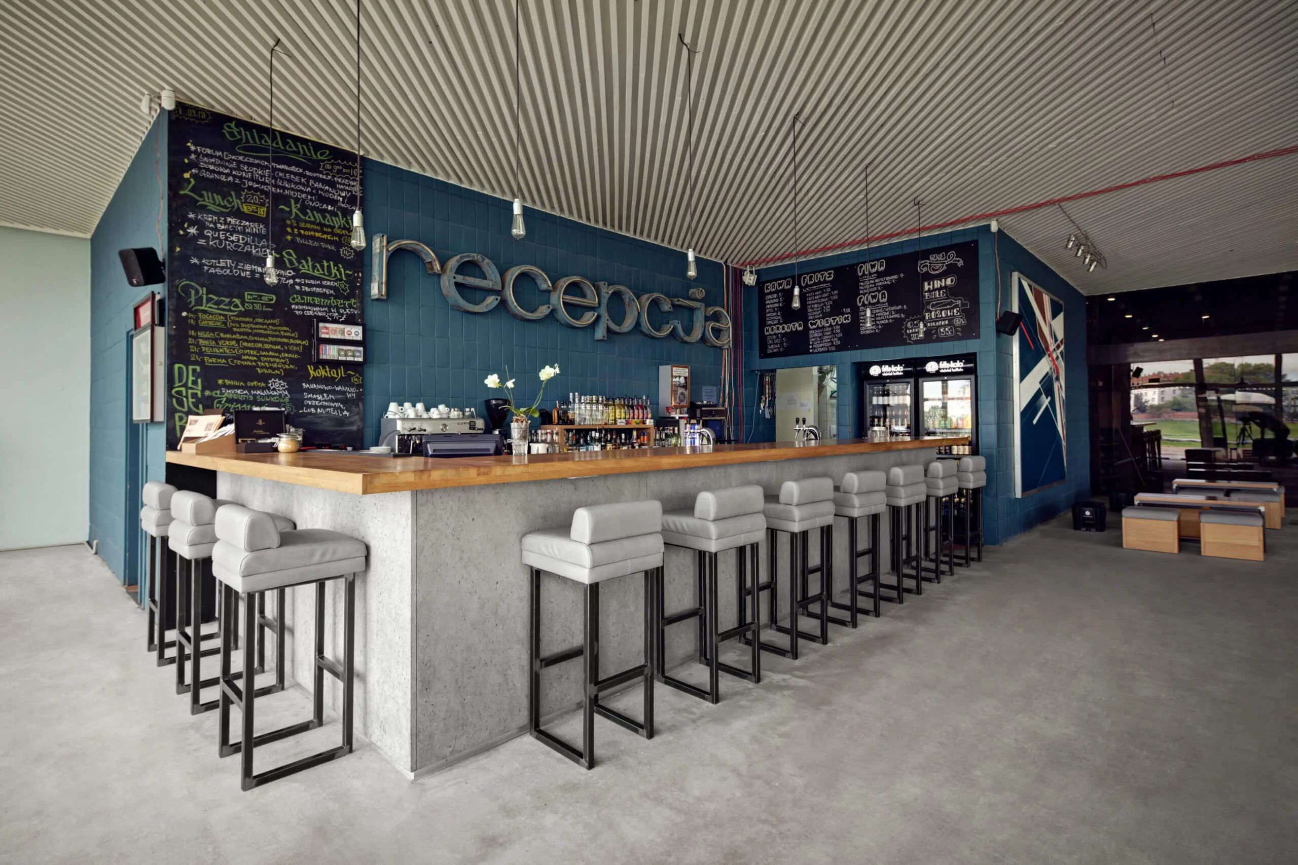 Concrete panels concreAte common — commercial spaces Krakow