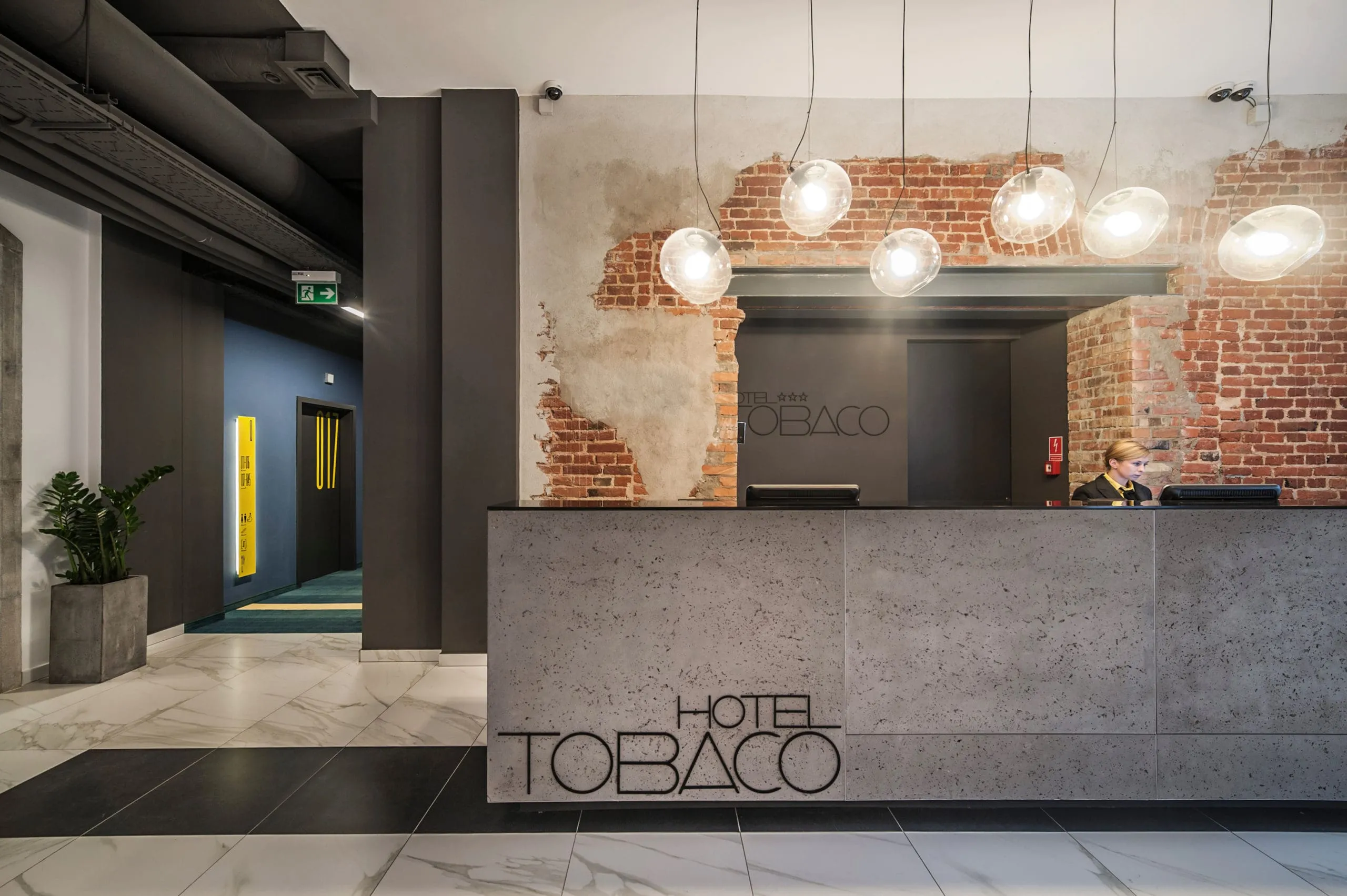 Betonplatten concreAte ash — hotel Lodz