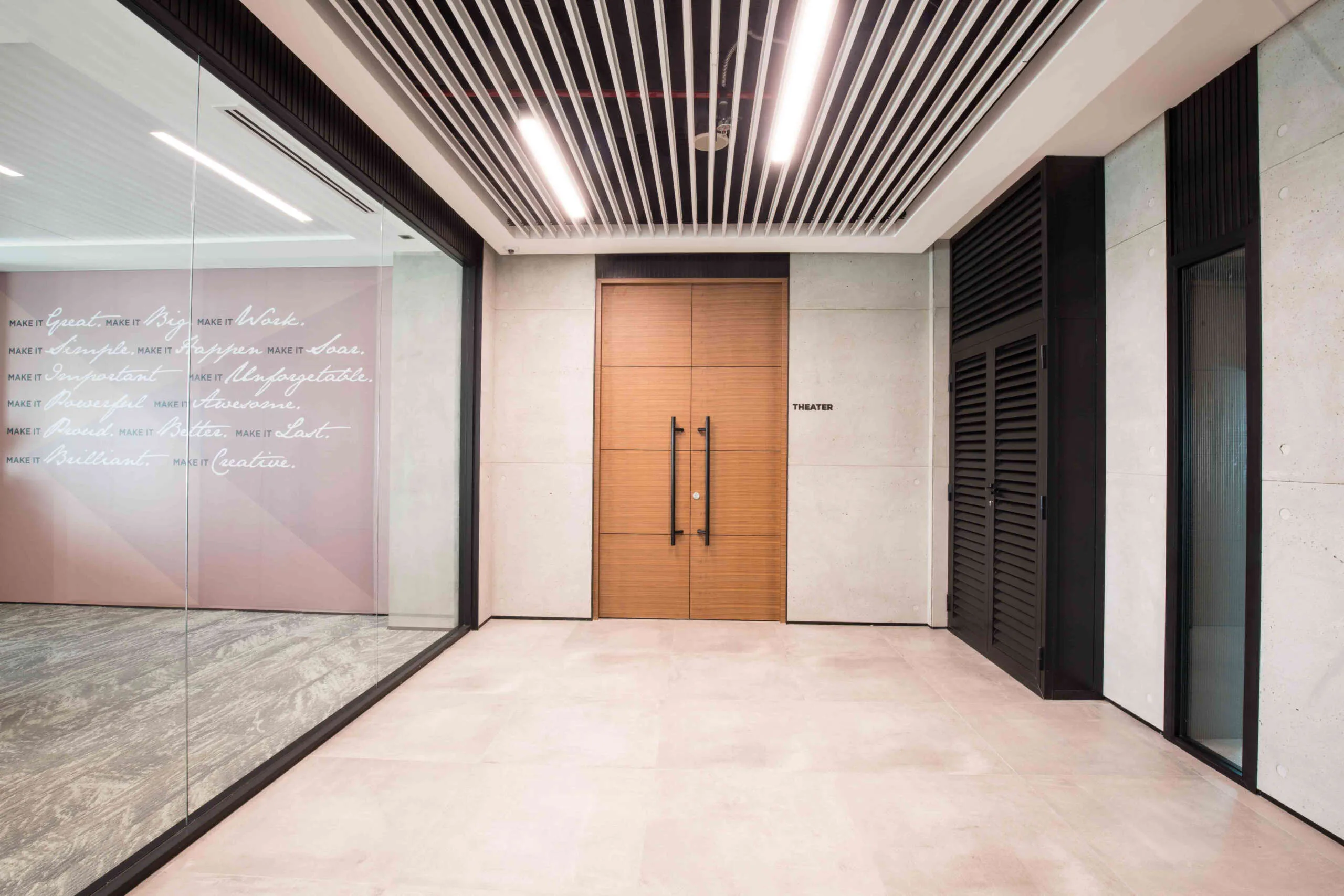 ConcreAte dekorativer Beton — Projekt MARINA RETAIL CORPORATION / Dubaj