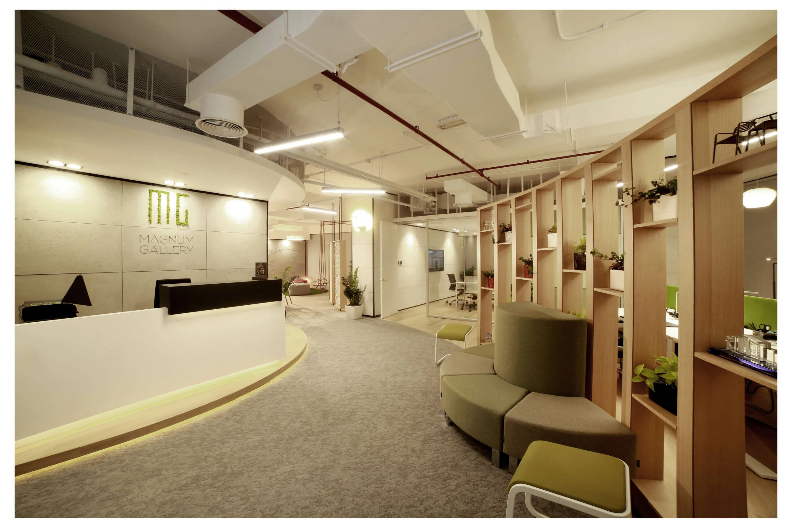 Walls and lighting in architectural concrete concreAte common standard dimensions 120x60 hexagons / lighting composition C091 and C002 — Mg Gallery Showroom / Dubaj