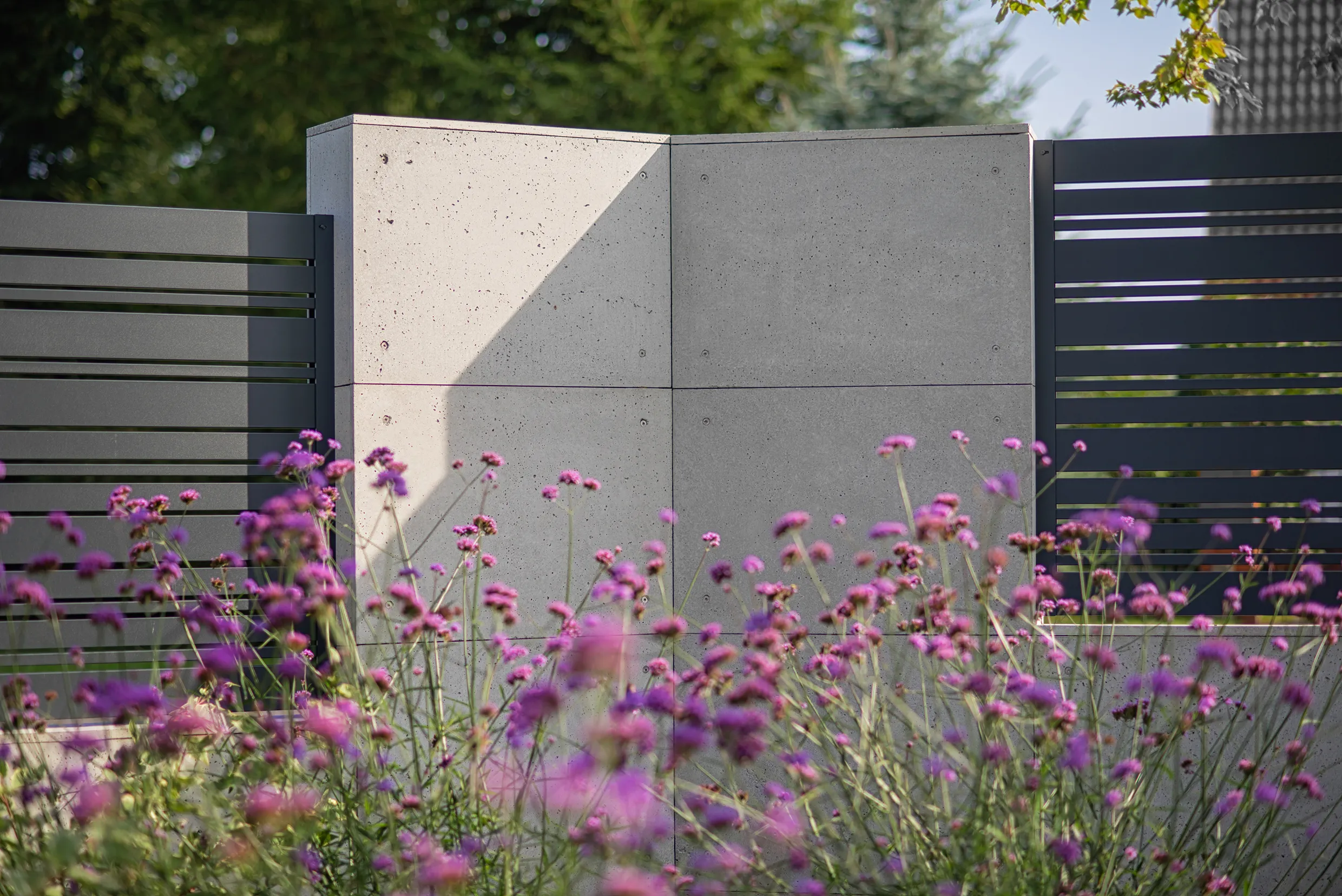 Ogrodzenie / Bolesławiec — beton architektoniczny ConcreAte